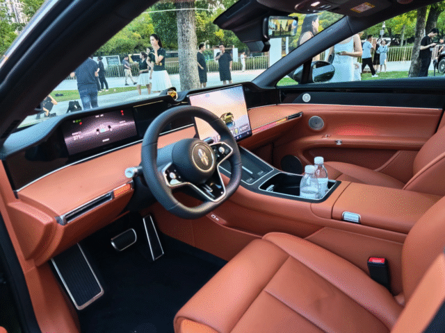 Huawei launched its premium station wagon Stelato S9T starting from 42,800 USD
