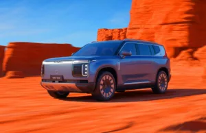 «Pure Gold Emblems With Ancient Script»: BYD’s Yangwang U8L Luxury SUV Delivers 1,180 Horsepower and 720 Mile Range "Pure Gold Emblems With Ancient Script": BYD's Yangwang U8L Luxury SUV Delivers 1,180 Horsepower and 720 Mile Range