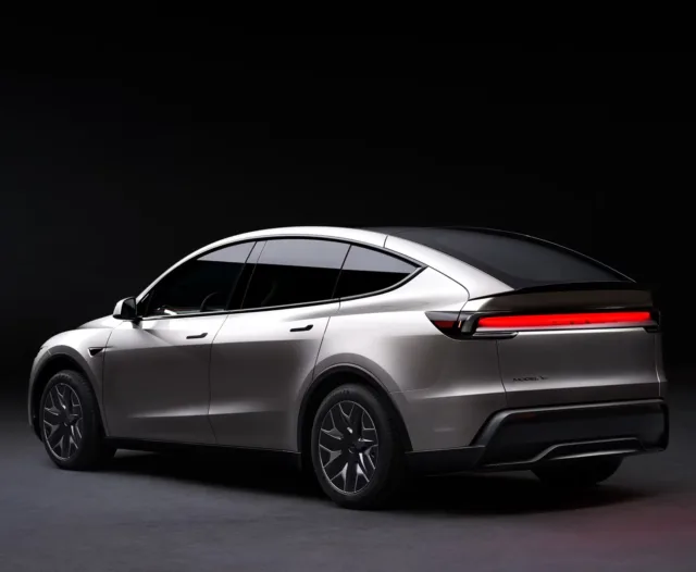 Tesla begins deliveries of new 6-seat Model Y L in China