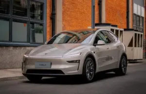 New Tesla Model Y L orders will be delivered in December as waiting time extends New Tesla Model Y L orders will be delivered in December as waiting time extends