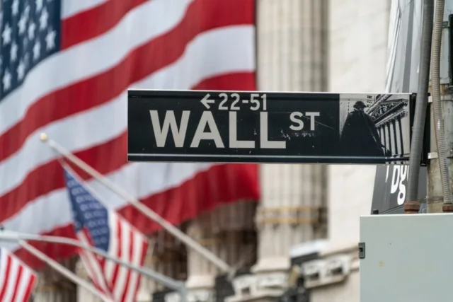 Stock Market Today: Dow Jones, Nasdaq Futures Tumble Amid US-China Trade Tensions—Tesla, IBM, American Airlines In Focus - SPDR S&P 500 (ARCA:SPY)