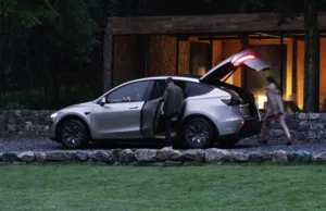 Tesla Model Y L becomes China’s 4th best-selling mid-to-large SUV in its first month of sales Tesla Model Y L becomes China’s 4th best-selling mid-to-large SUV in its first month of sales