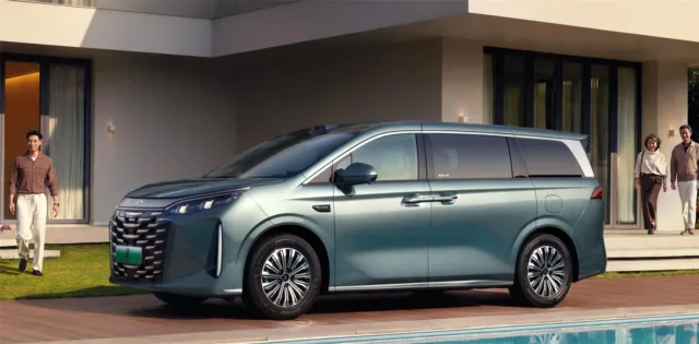 BYD's 2026 Xia MPV hits market with extended all-electric range BYD's 2026 Xia MPV hits market with extended all-electric range