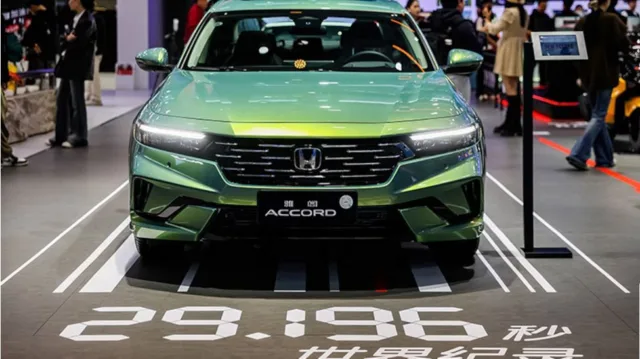 China buyers at auto show downplay Tokyo tensions