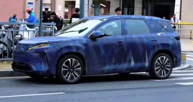 BYD reportedly developing Yuan Max, spy shots emerge