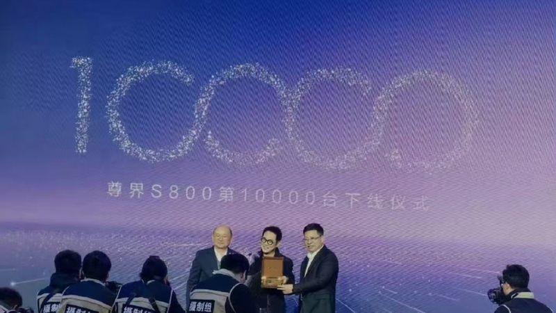The 10,000th Maextro S800 sedan from Huawei was delivered to Jet Li in China front