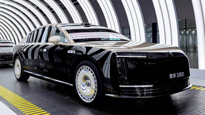 The 10,000th Maextro S800 luxury sedan from Huawei and JAC was delivered in China