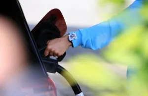 US, Europe Retreat From Electric Cars Risks Ceding Race to China US, Europe Retreat From Electric Cars Risks Ceding Race to China