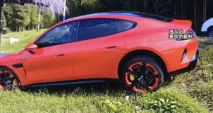 Xiaomi SU7’s front bumper takes a swim during autonomous parking Xiaomi SU7’s front bumper takes a swim during autonomous parking