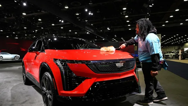 At Detroit auto show, spotlight dims for EVs