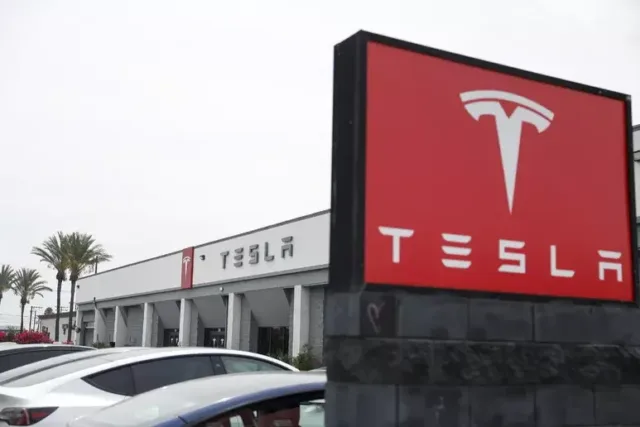 Tesla Loses Top Spot in Global EV Sales as China’s BYD Overtakes Tesla Loses Top Spot in Global EV Sales as China’s BYD Overtakes