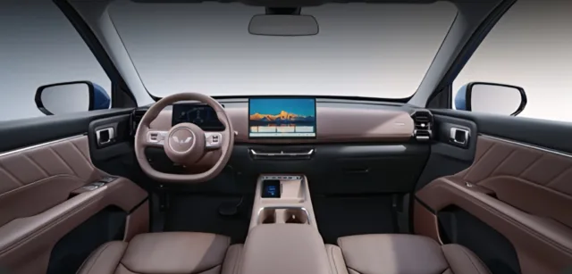 Wuling Starlight 560 SUV enters market starting at 9,000 USD, available in ICE, PHEV, and BEV variants