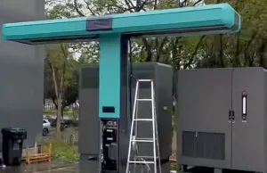 BYD invents easy 1MW EV charger with hanging cables to build the largest megawatt charging network BYD invents easy 1MW EV charger with hanging cables to build the largest megawatt charging network