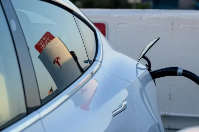 China bans hidden car door handles in world-first safety policy