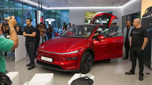 China moves to ban feature commonly seen on Tesla vehicles over fear of trapped passengers China moves to ban feature commonly seen on Tesla vehicles over fear of trapped passengers