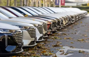 中 Suspicious 車 Domestic Market Conditions, Sales-Shares Fall Together 中 Suspicious 車 Domestic Market Conditions, Sales-Shares Fall Together