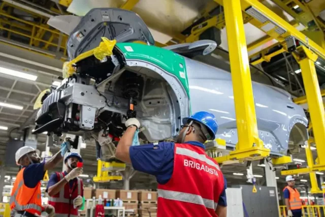 Electric cars have become a major battleground, China is changing the game, the US and Europe are closing doors, and Brazil is now firmly on the radar of global manufacturers, trying to decide whether to produce technology, jobs, and exports, or just consume imported electric vehicles.