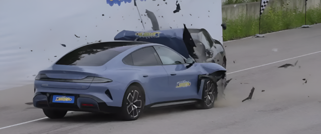 Million-follower auto blogger battles Xiaomi in Beijing Court over crash test video