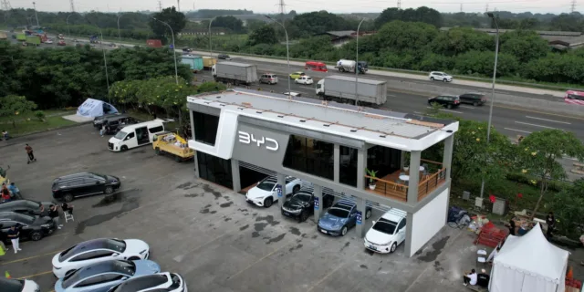 BYD’s bet on EVs is paying off as drivers ditch gas amid rising oil prices BYD’s bet on EVs is paying off as drivers ditch gas amid rising oil prices