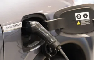 Chinese Cars Can’t Cross From Canada to US, Trump’s Envoy Says Chinese Cars Can’t Cross From Canada to US, Trump’s Envoy Says