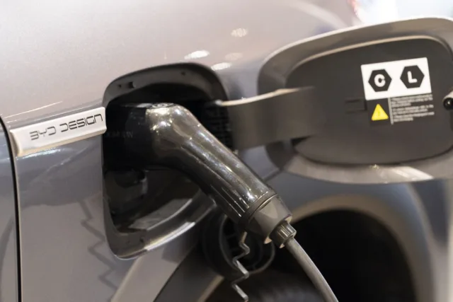 Chinese Cars Can’t Cross From Canada to US, Trump’s Envoy Says Chinese Cars Can’t Cross From Canada to US, Trump’s Envoy Says