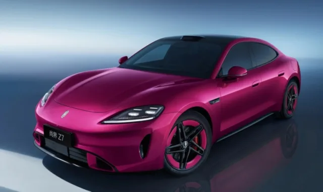 Huawei and SAIC’s first Saic Z7T station wagon unveiled Huawei and SAIC’s first Saic Z7T station wagon unveiled