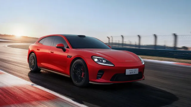 Porsche Panamera clone from Huawei to enter China in June 2026