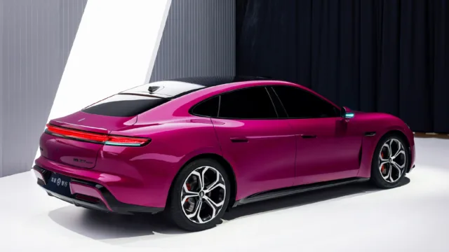 Saic Z7 & Z7T electric cars from Huawei started presales in China