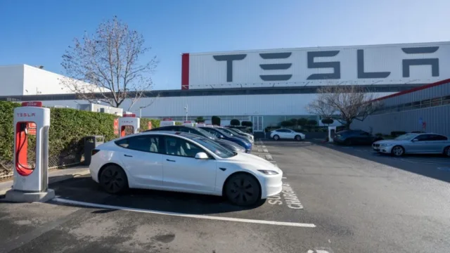 Tesla Ends Losing Streak In Europe: February Rebound Brings Good And Bad News - BYD (OTC:BYDDF), BYD (OTC:BYDDY), Tesla (NASDAQ:TSLA)